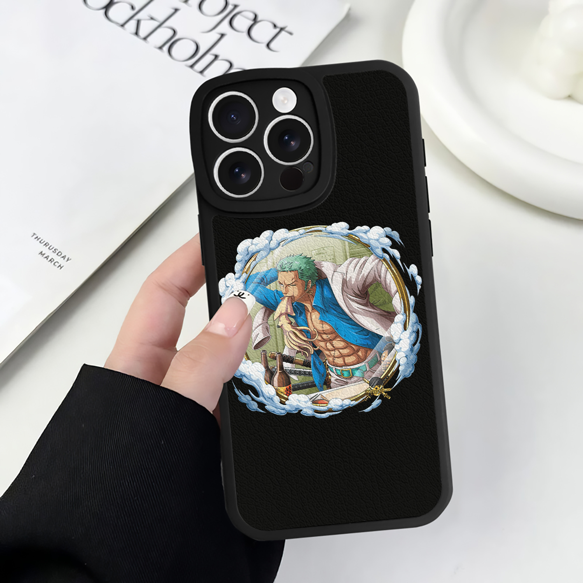 （画像用） ワンピース ロロノア・ゾロ ONE PIECE Roronoa Zoro 【iPhone 16シリーズ対応】シリコンスマホケース（レザー調） 材質：シリコン
